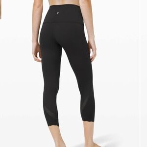 Lululemon Wunder Under Crop HR *Roll Down Scallop Full-On Luxtreme 23" BLK